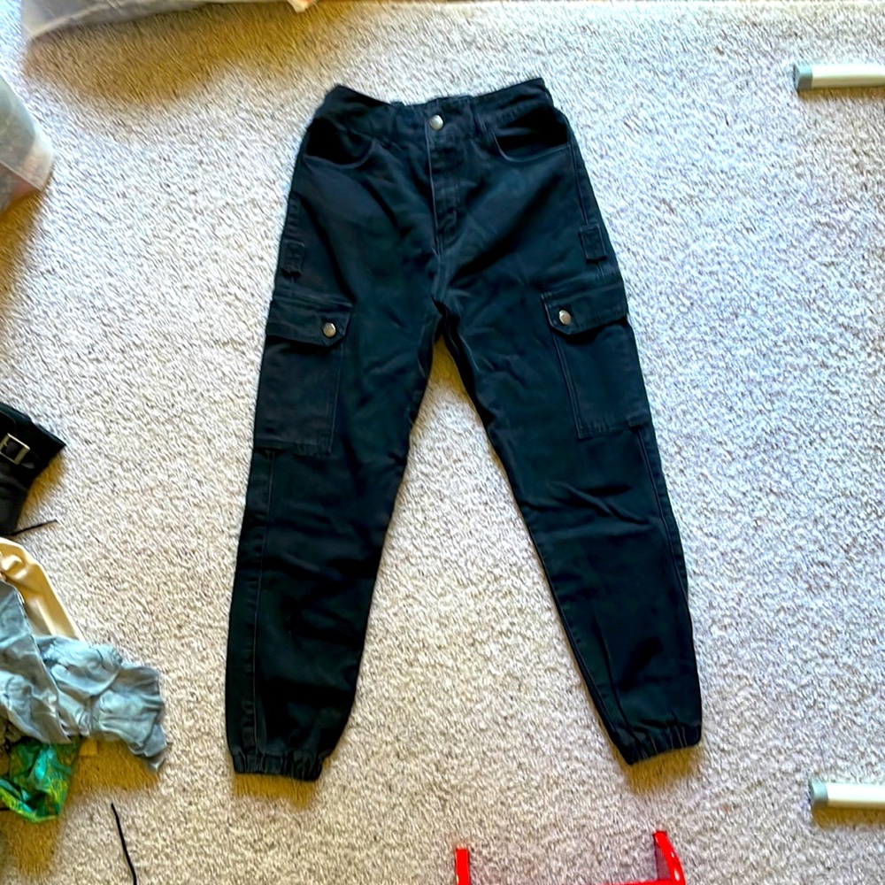 Black denim, cargo, forever 21, size M
